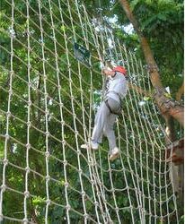 *Rede, para escalada, em corda resistente maciça, malha de 30 cm, medidas  3x2